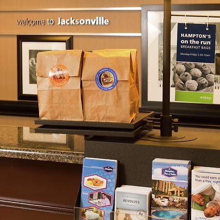 Hampton Inn & Suites Jacksonville-Airport Интерьер фото