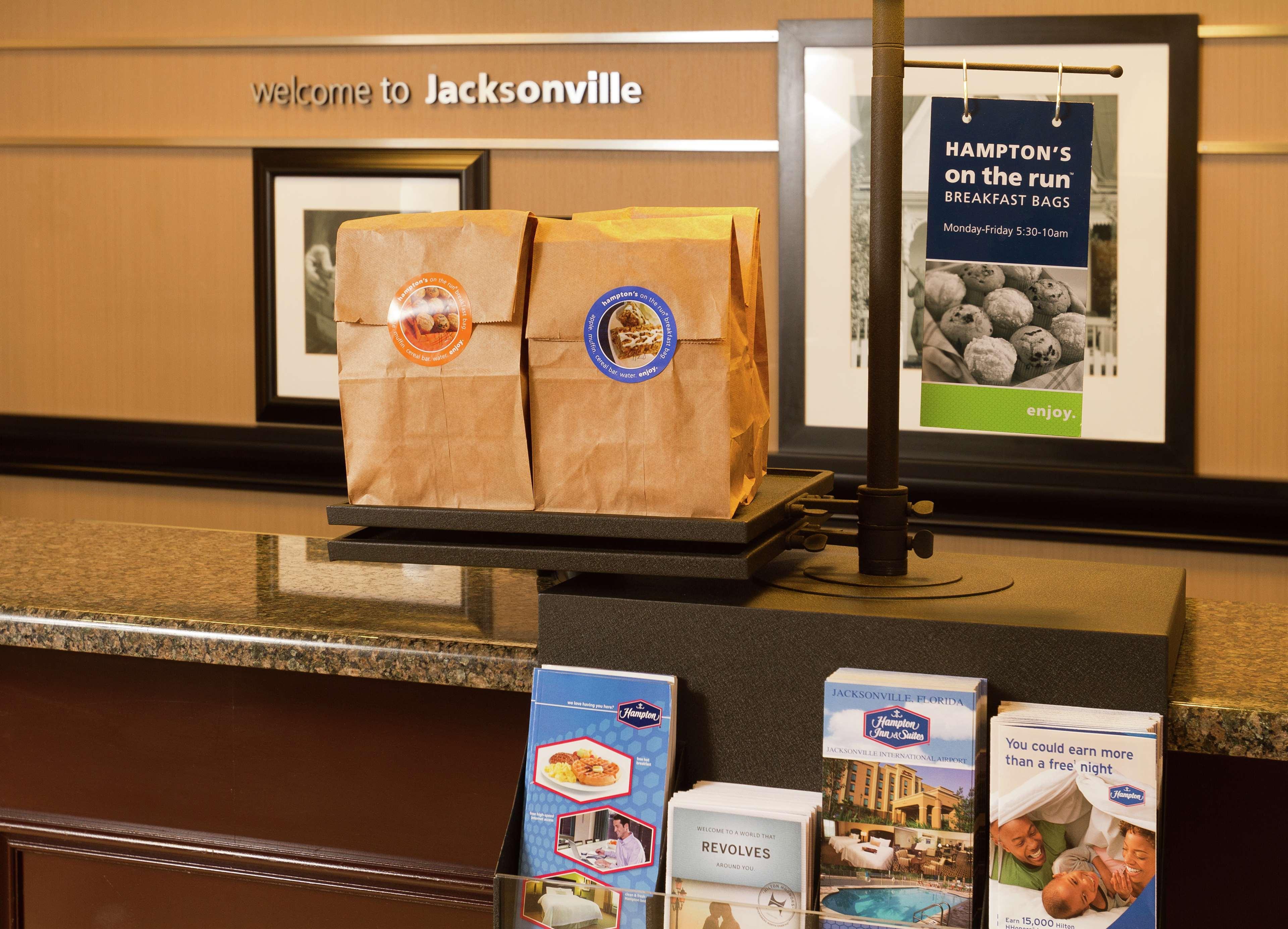 Hampton Inn & Suites Jacksonville-Airport Интерьер фото